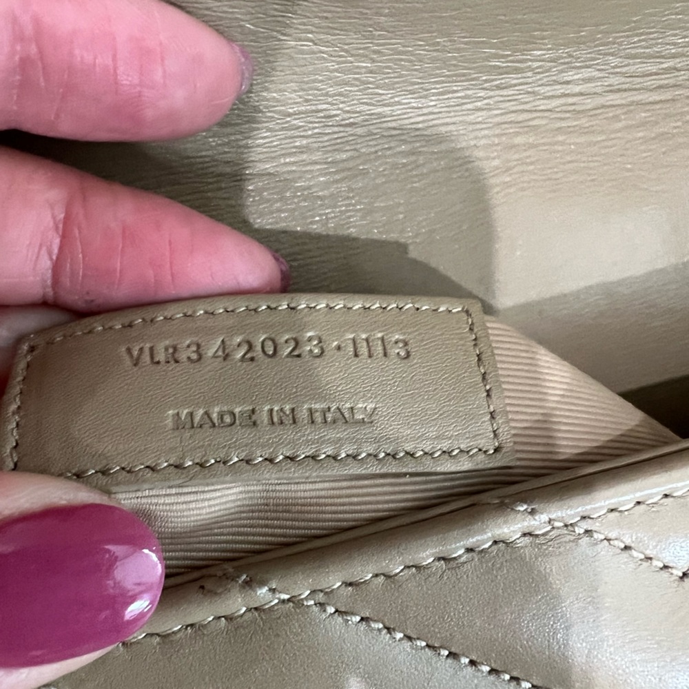 Sold. Yves Saint Laurent Classic Monogram Envelope tote and shoulder bag - Picture 15 of 17